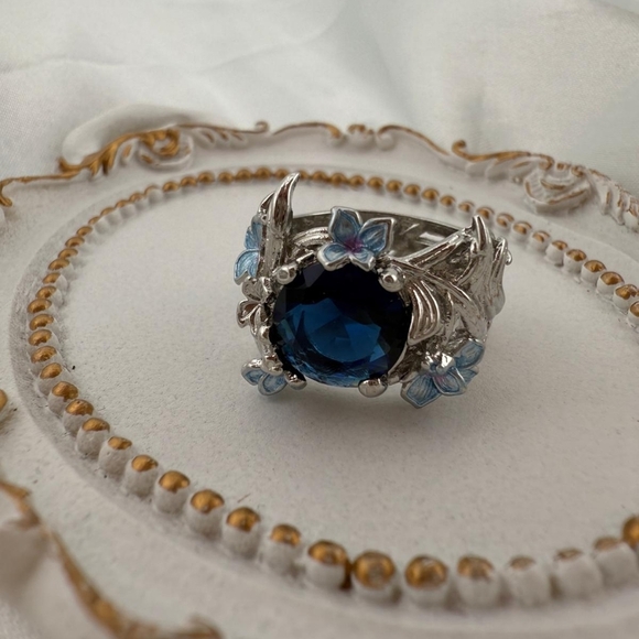 Classic Silver and Blue Floral Ring - Picture 5 of 8